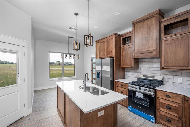 280 Mountain Ridge Pl, Lawton, OK 73507