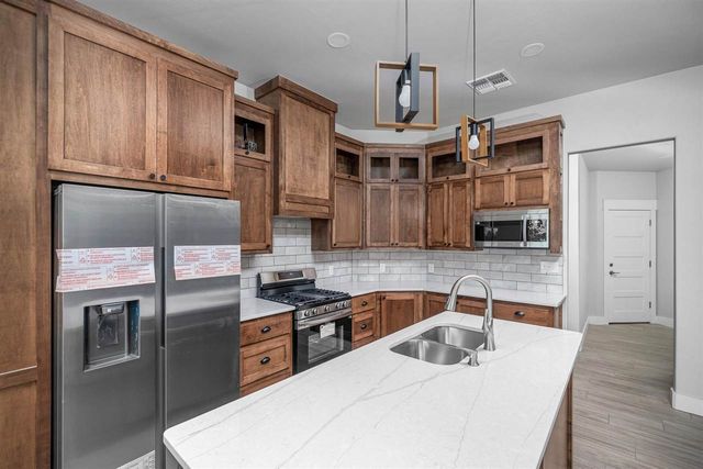 280 Mountain Ridge Pl, Lawton, OK 73507
