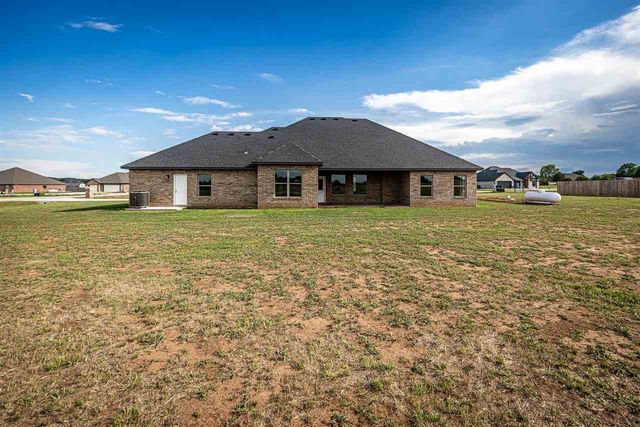 280 Mountain Ridge Pl, Lawton, OK 73507