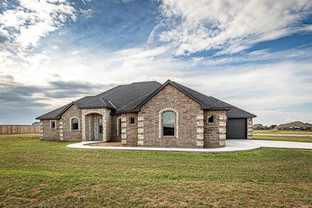 280 Mountain Ridge Pl, Lawton, OK 73507
