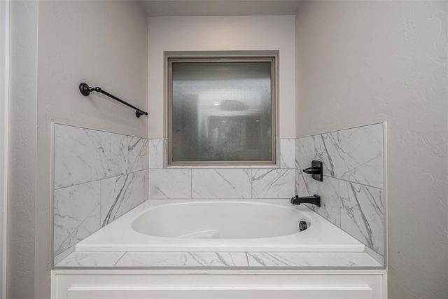 9124 NW 124th Street, Yukon, OK 73099