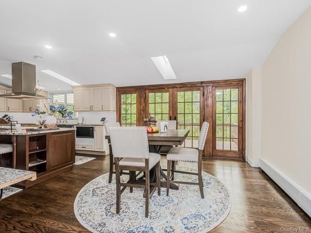 8 Fairgreen Court, Cortlandt Manor, NY 10567