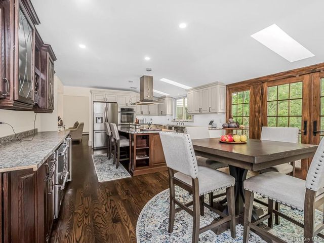 8 Fairgreen Court, Cortlandt Manor, NY 10567