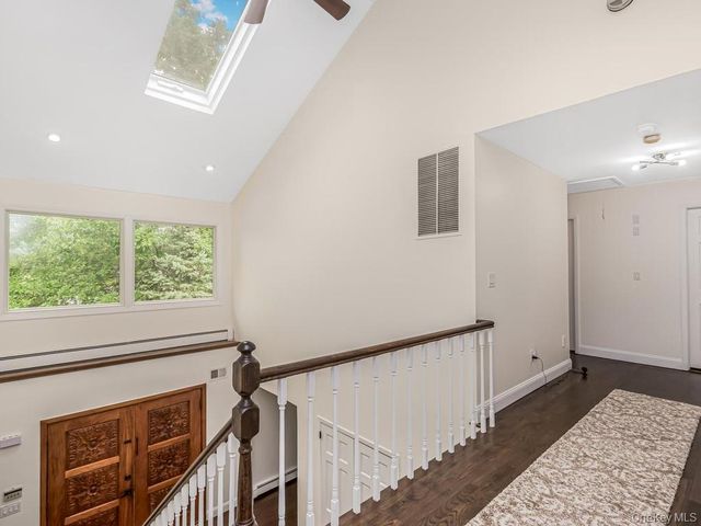 8 Fairgreen Court, Cortlandt Manor, NY 10567