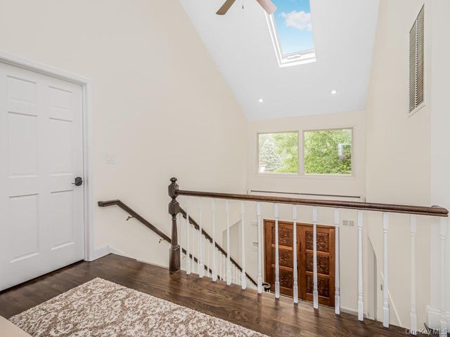 8 Fairgreen Court, Cortlandt Manor, NY 10567