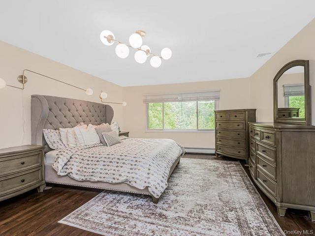 8 Fairgreen Court, Cortlandt Manor, NY 10567