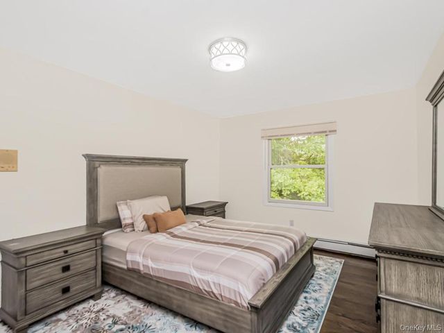 8 Fairgreen Court, Cortlandt Manor, NY 10567