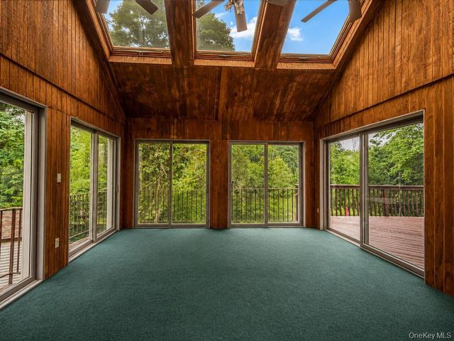 8 Fairgreen Court, Cortlandt Manor, NY 10567