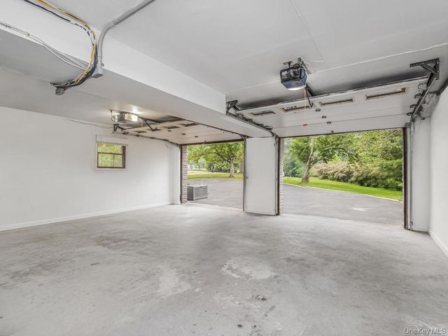 8 Fairgreen Court, Cortlandt Manor, NY 10567