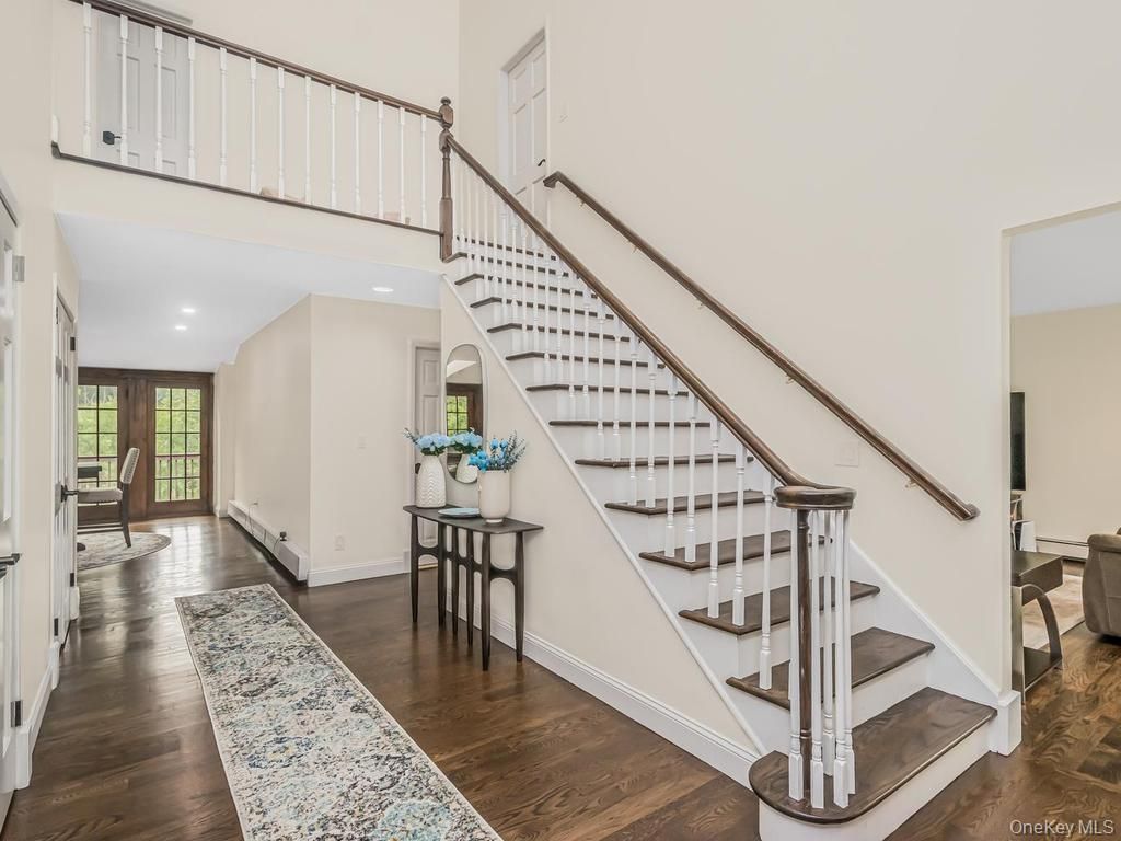 8 Fairgreen Court, Cortlandt Manor, NY 10567 — photo 3