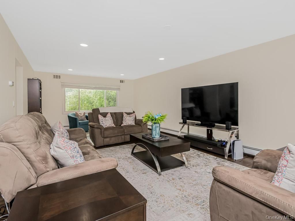 8 Fairgreen Court, Cortlandt Manor, NY 10567 — photo 4