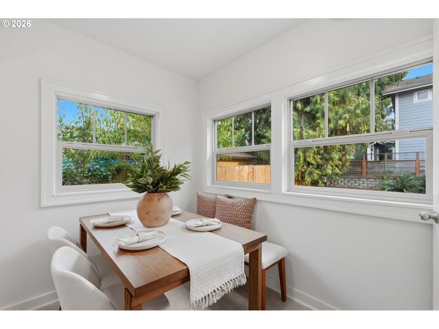 244 Ne BUFFALO St, Portland, OR 97211