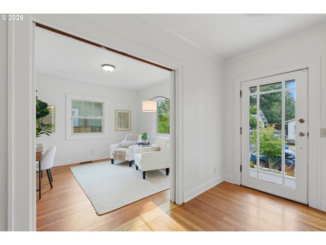 244 Ne BUFFALO St, Portland, OR 97211