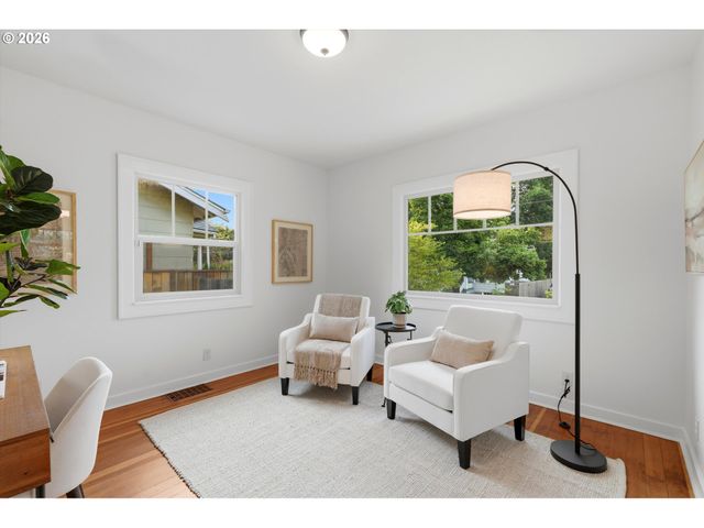 244 Ne BUFFALO St, Portland, OR 97211
