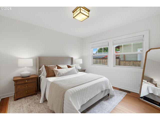 244 Ne BUFFALO St, Portland, OR 97211