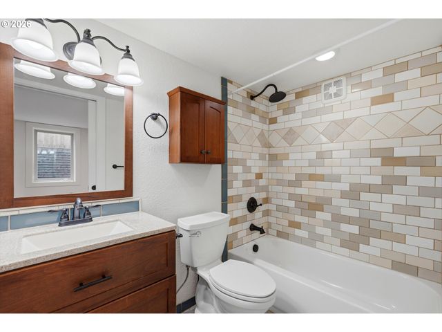 244 Ne BUFFALO St, Portland, OR 97211