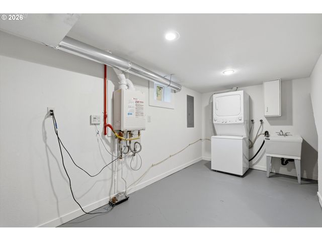 244 Ne BUFFALO St, Portland, OR 97211