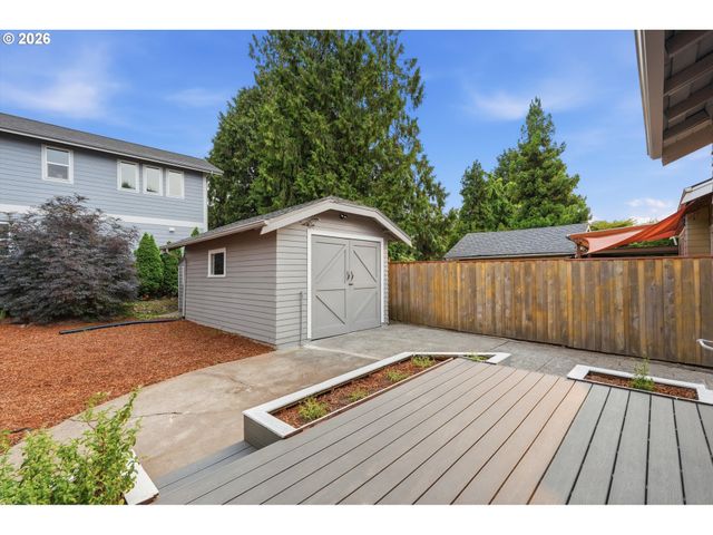 244 Ne BUFFALO St, Portland, OR 97211