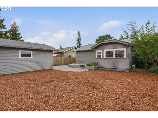 244 Ne BUFFALO St, Portland, OR 97211
