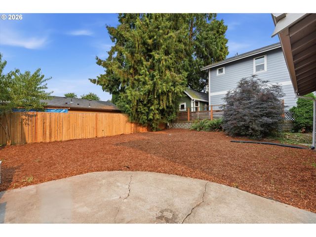 244 Ne BUFFALO St, Portland, OR 97211