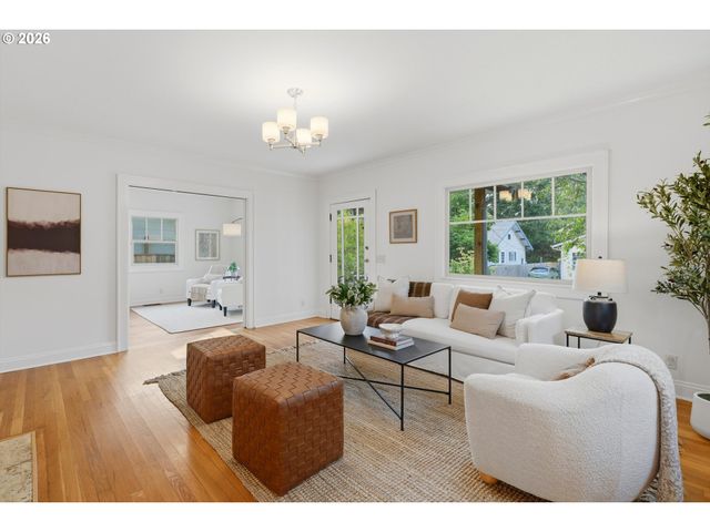 244 Ne BUFFALO St, Portland, OR 97211