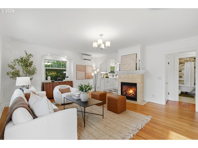 244 Ne BUFFALO St, Portland, OR 97211