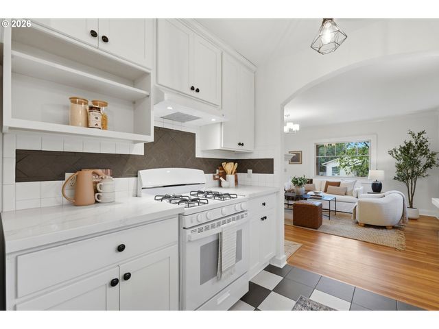 244 Ne BUFFALO St, Portland, OR 97211