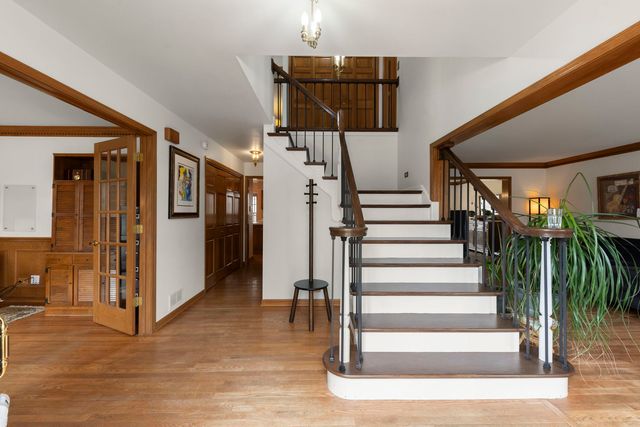 381 Prairie Knoll Drive, Naperville, IL 60565