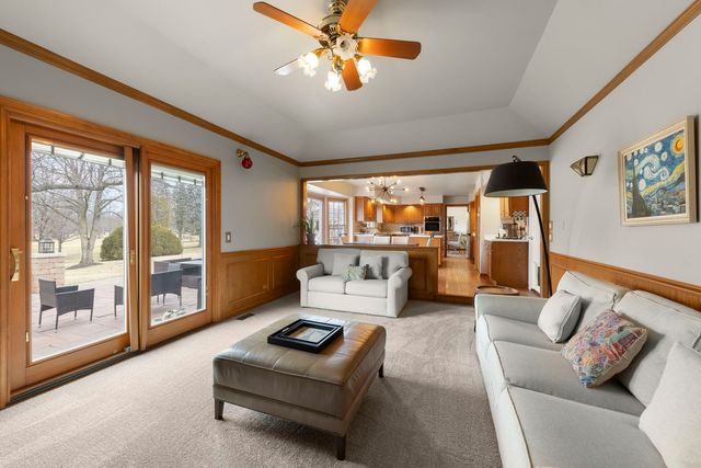 381 Prairie Knoll Drive, Naperville, IL 60565