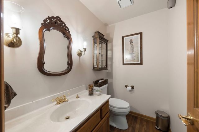 381 Prairie Knoll Drive, Naperville, IL 60565