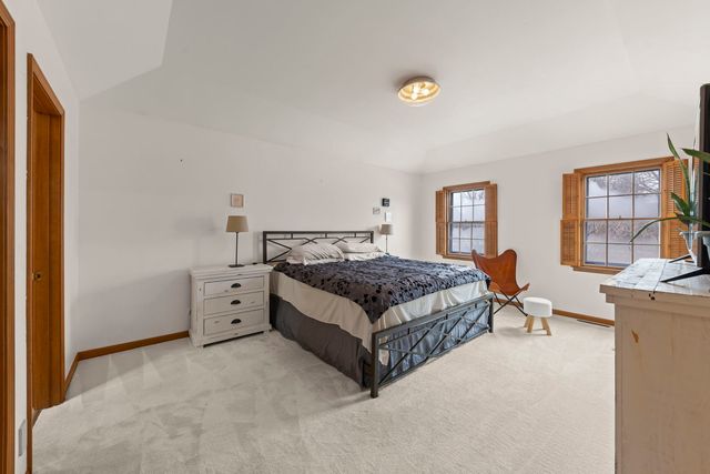 381 Prairie Knoll Drive, Naperville, IL 60565