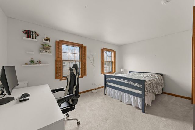 381 Prairie Knoll Drive, Naperville, IL 60565