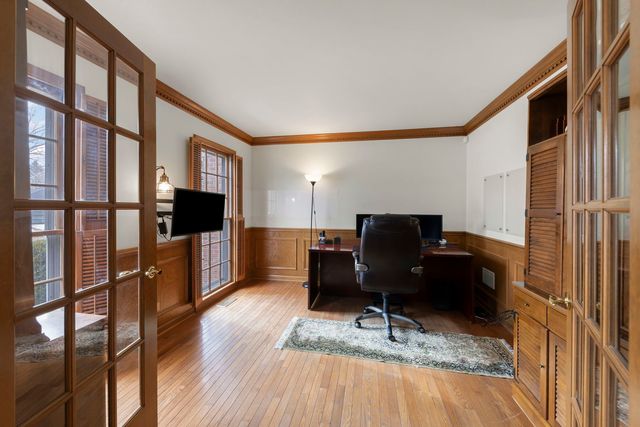 381 Prairie Knoll Drive, Naperville, IL 60565