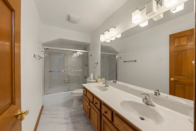 381 Prairie Knoll Drive, Naperville, IL 60565