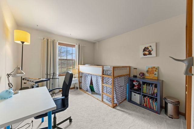 381 Prairie Knoll Drive, Naperville, IL 60565