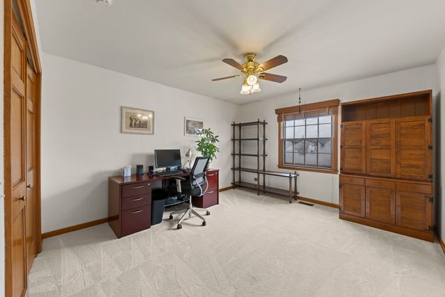 381 Prairie Knoll Drive, Naperville, IL 60565