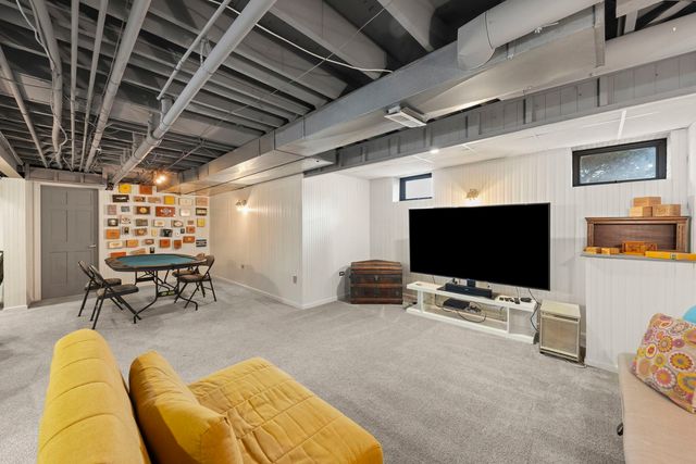 381 Prairie Knoll Drive, Naperville, IL 60565