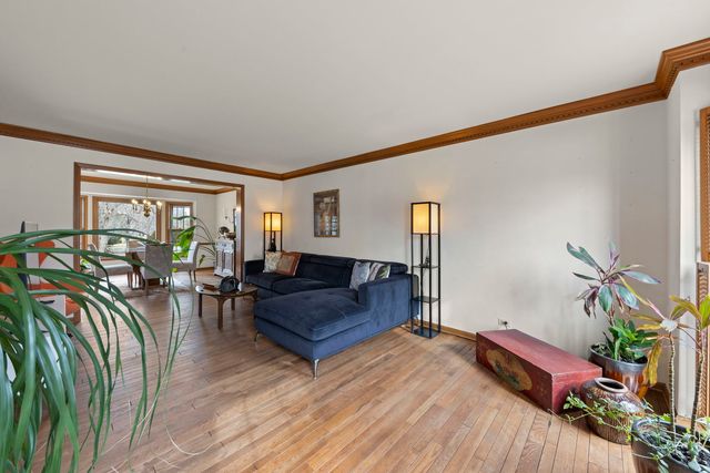 381 Prairie Knoll Drive, Naperville, IL 60565