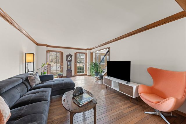 381 Prairie Knoll Drive, Naperville, IL 60565