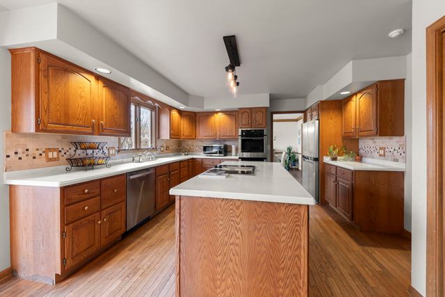 381 Prairie Knoll Drive, Naperville, IL 60565