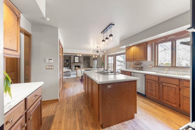 381 Prairie Knoll Drive, Naperville, IL 60565