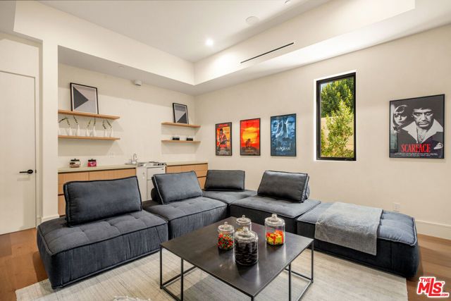 18100 Karen Drive, Tarzana (los Angeles), CA 91356