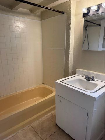 900 Mohawk Drive, Montgomery, TX 77316