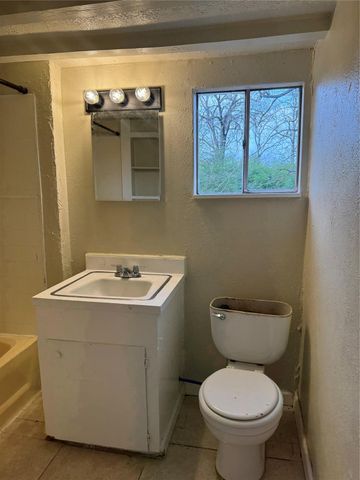 900 Mohawk Drive, Montgomery, TX 77316