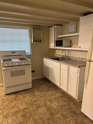 900 Mohawk Drive, Montgomery, TX 77316