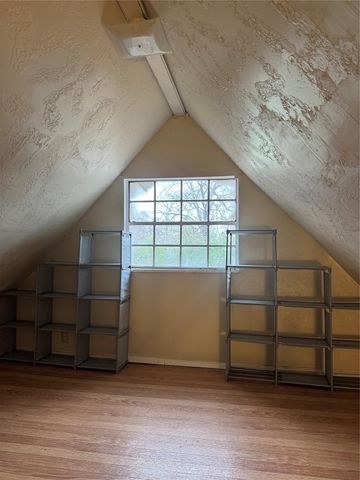 900 Mohawk Drive, Montgomery, TX 77316