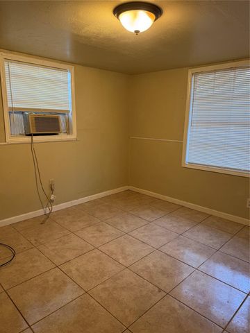 900 Mohawk Drive, Montgomery, TX 77316