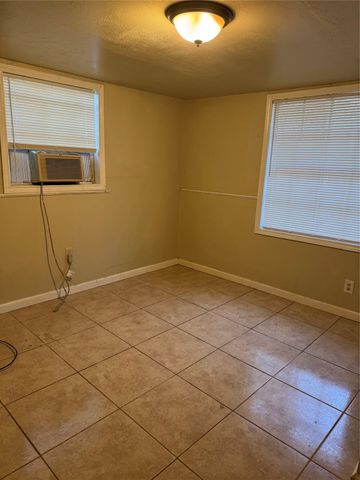 900 Mohawk Drive, Montgomery, TX 77316