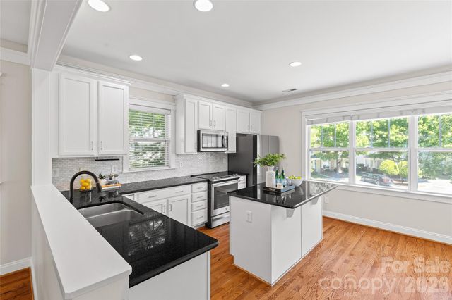 540 Dubois Court, Charlotte, NC 28208