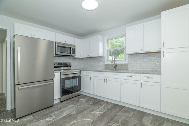 38 Morris Road, Colonie, NY 12304